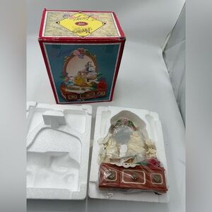 LUSTER FAME 1994 Mouse Mice on Vanity Dresser Music Box It' a Small World 509185